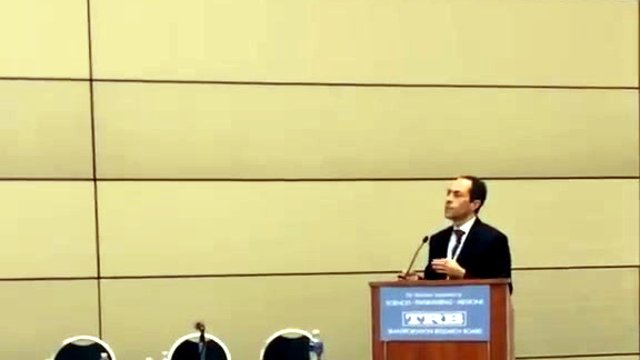 Vincenzo Punzo speaking from the TRB lectern during the 99th Annual Meeting