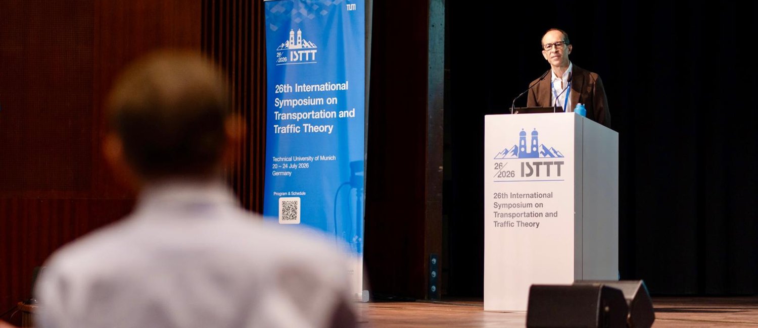 Vincenzo Punzo addressing the ISTTT26 audience from the main lectern in Munich